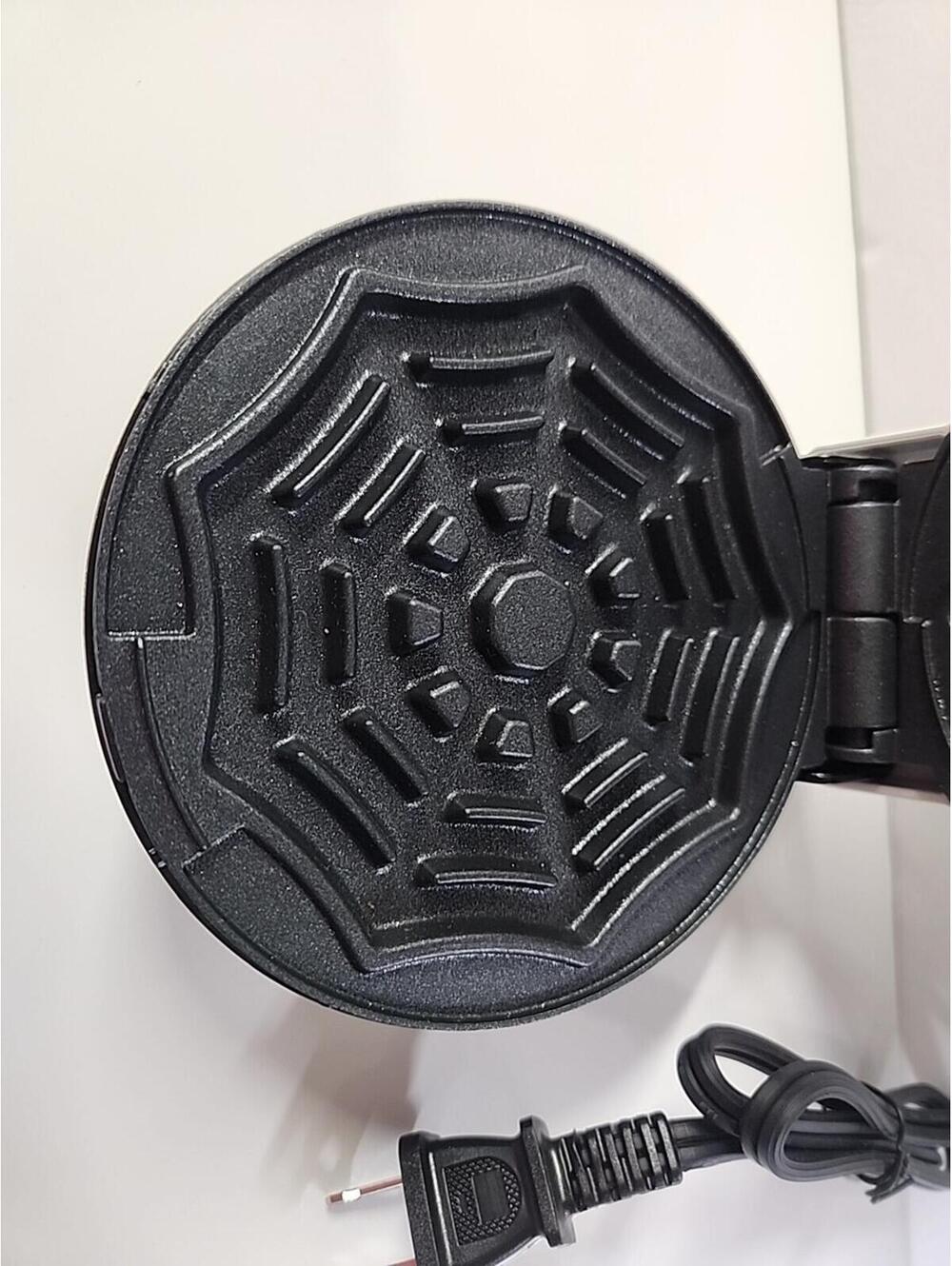 Spiderweb Mini Waffle Maker - Picture 5 of 8